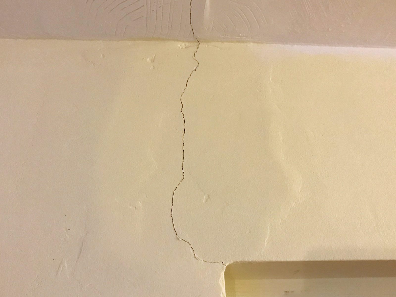 fixing cracks in drywall with caulk